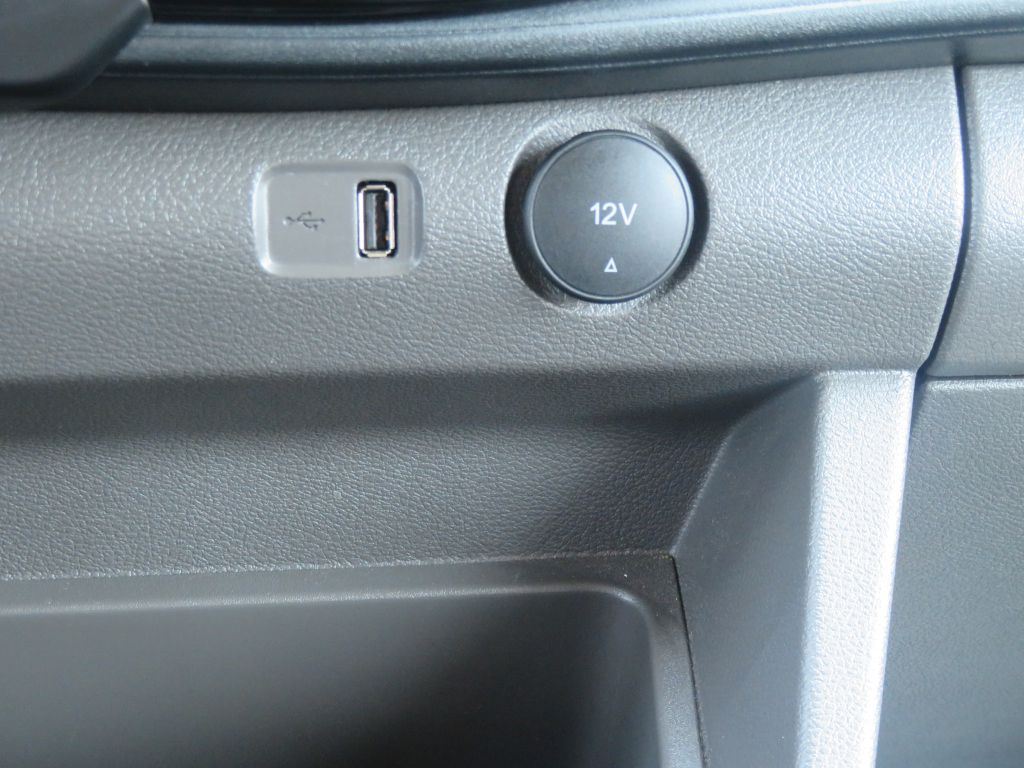 Photo 45 of this FORD TRANSIT 15 pass