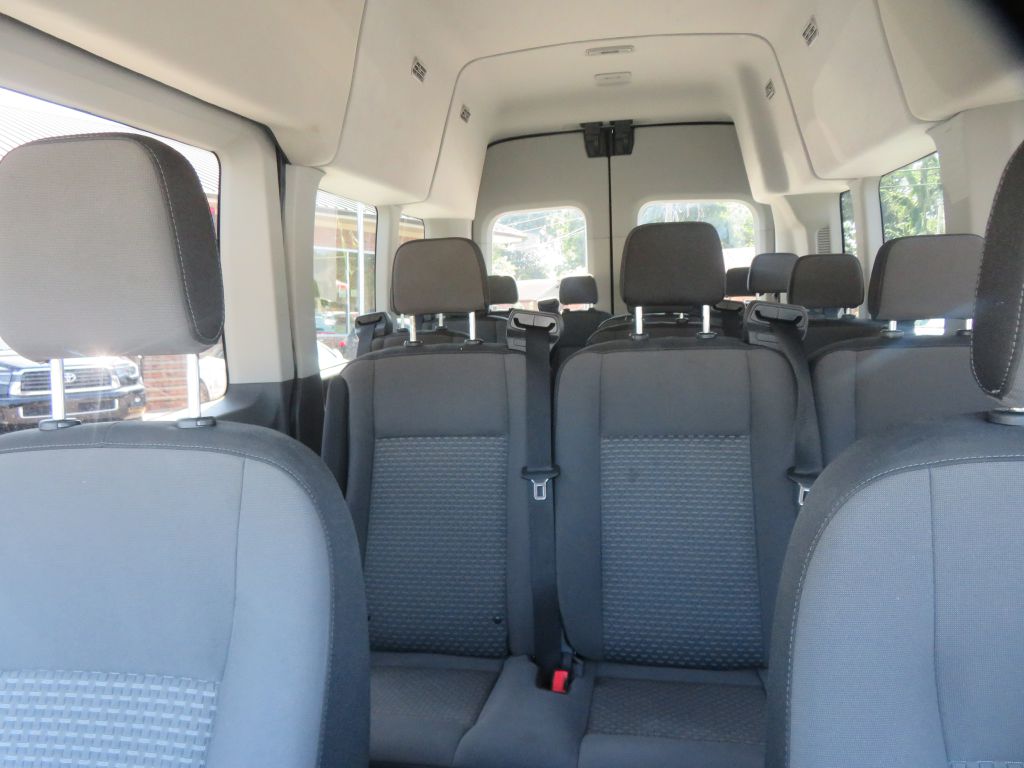 Photo 49 of this FORD TRANSIT 15 pass