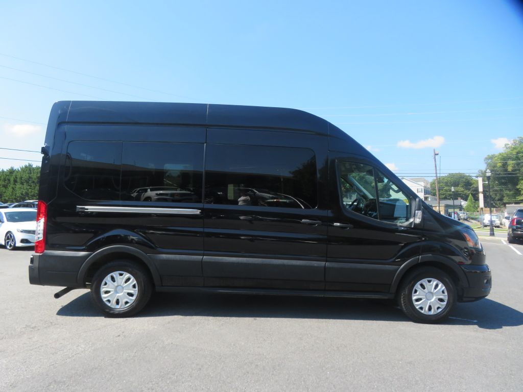 Photo 62 of this FORD TRANSIT 15 pass