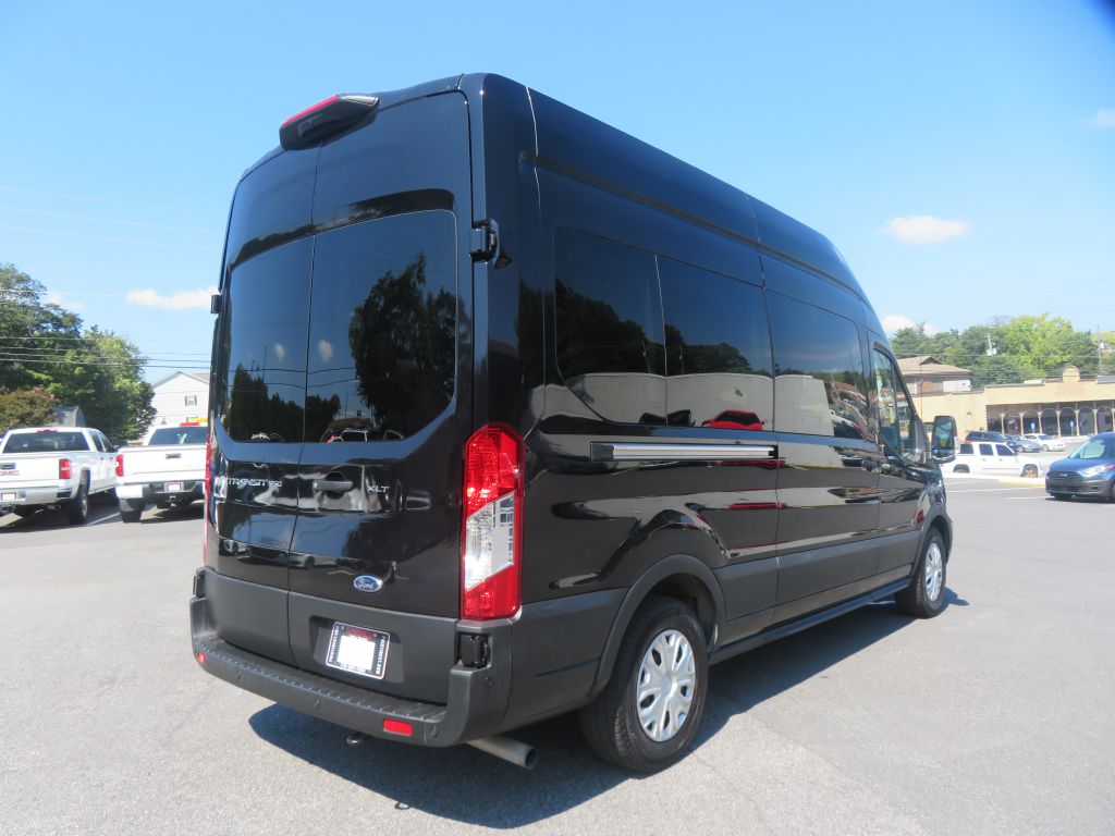 Photo 63 of this FORD TRANSIT 15 pass