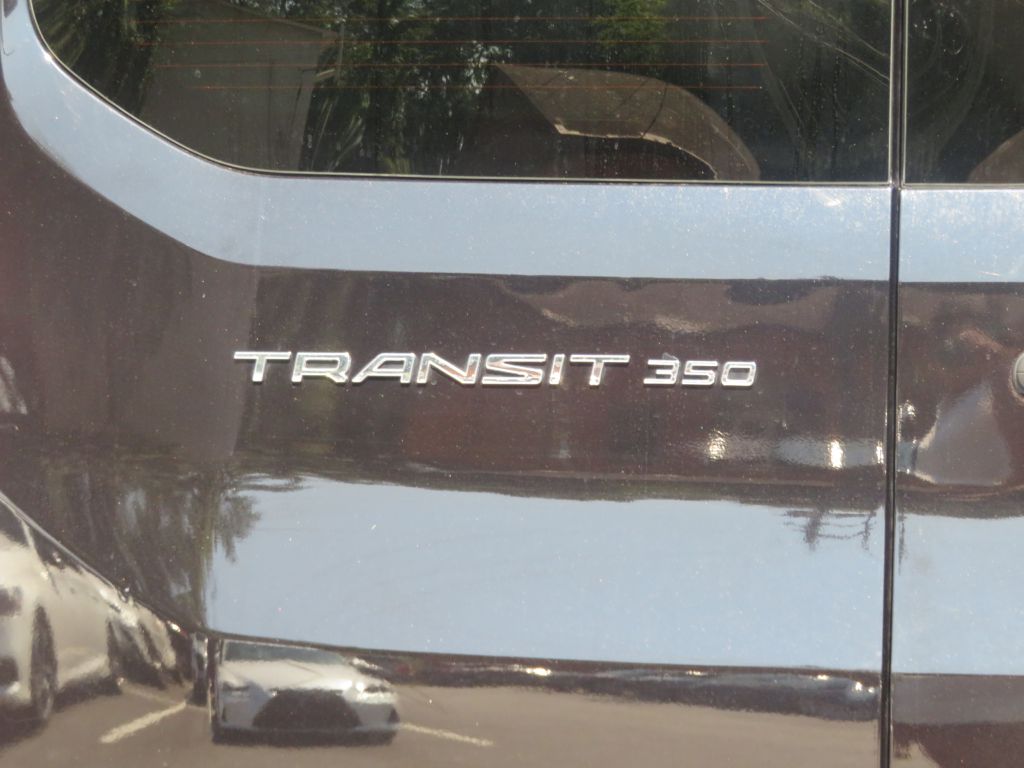 Photo 66 of this FORD TRANSIT 15 pass