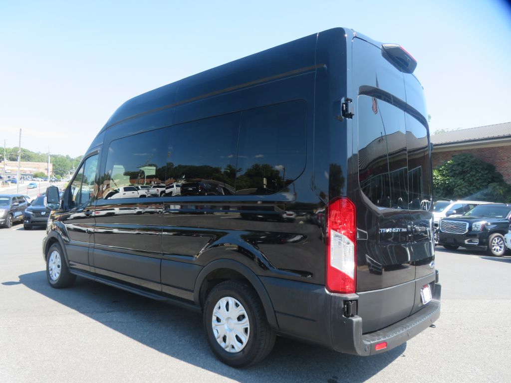 Photo 71 of this FORD TRANSIT 15 pass