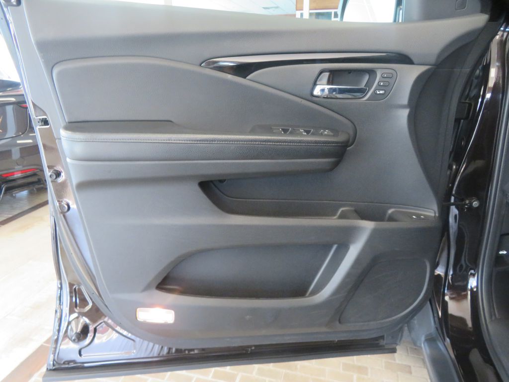 Photo 13 of this HONDA PASSPORT