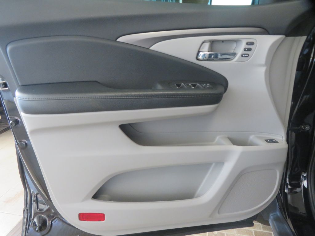 Photo 13 of this HONDA PILOT