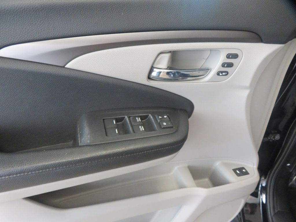 Photo 14 of this HONDA PILOT