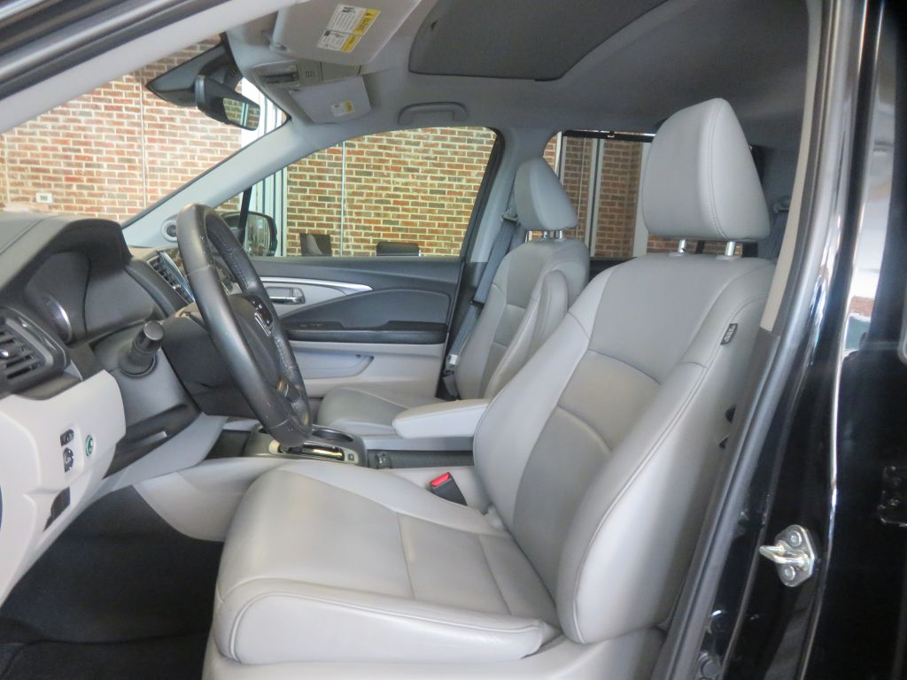 Photo 15 of this HONDA PILOT