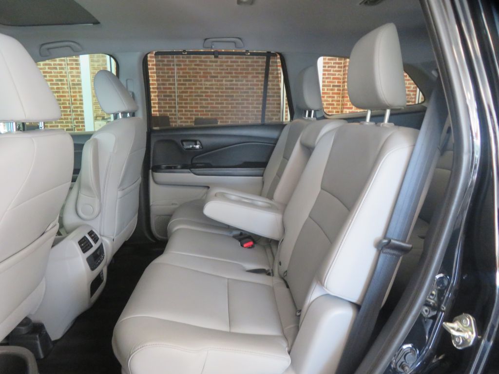Photo 20 of this HONDA PILOT