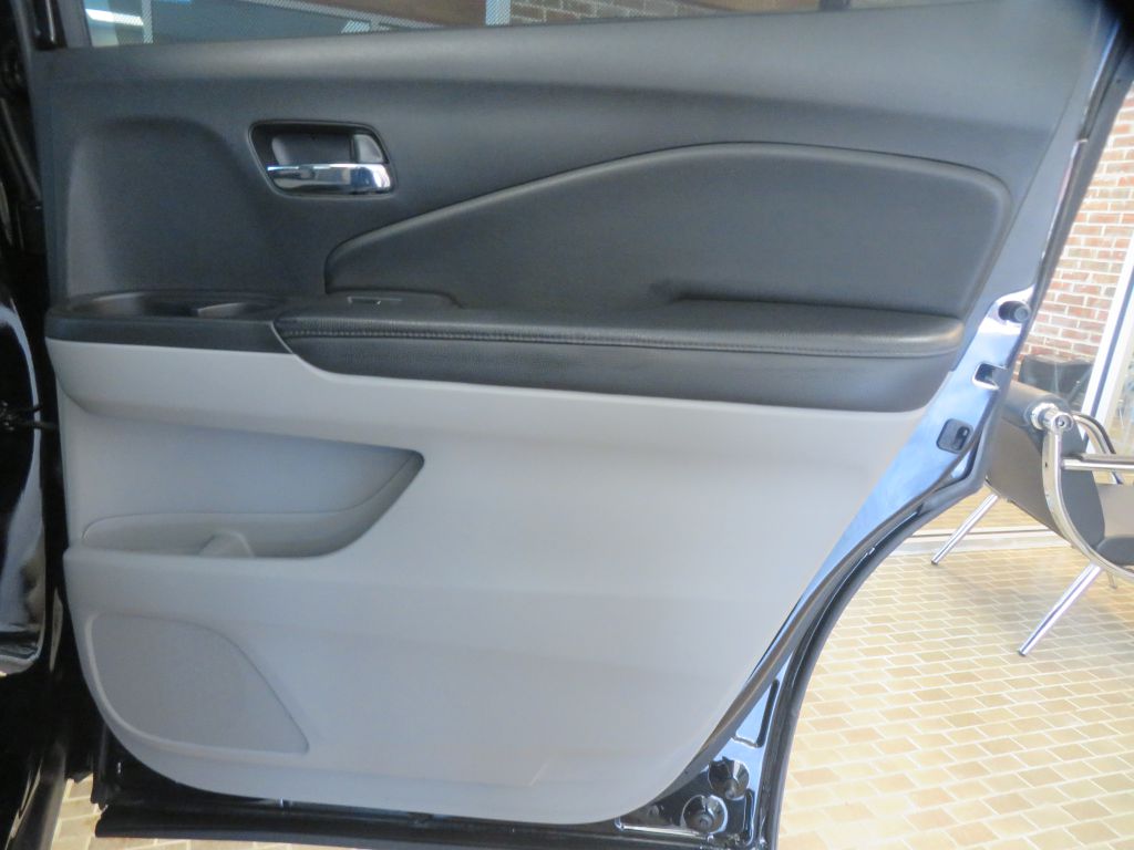 Photo 23 of this HONDA PILOT