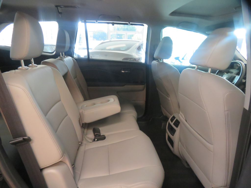 Photo 26 of this HONDA PILOT