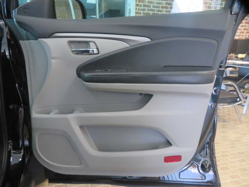 Photo 30 of this HONDA PILOT