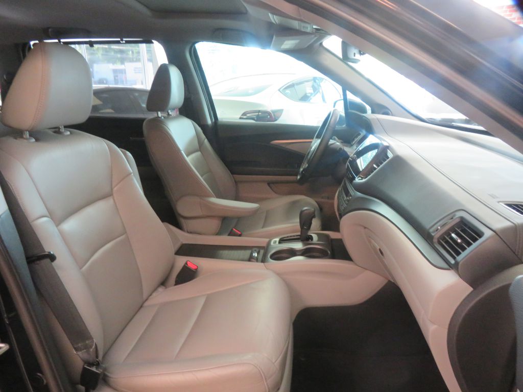 Photo 32 of this HONDA PILOT