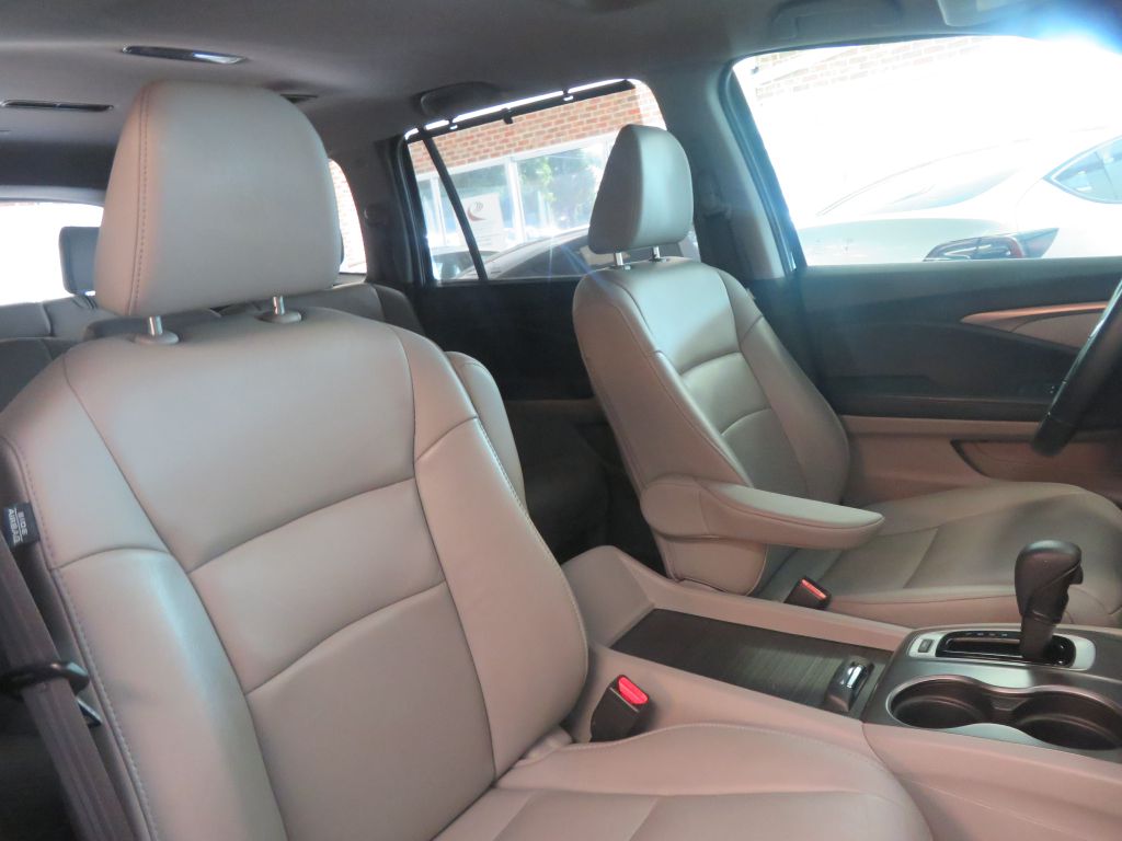 Photo 34 of this HONDA PILOT