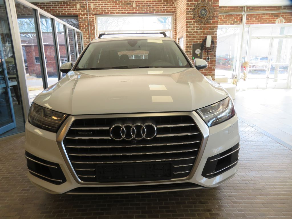 Photo 2 of this AUDI Q7