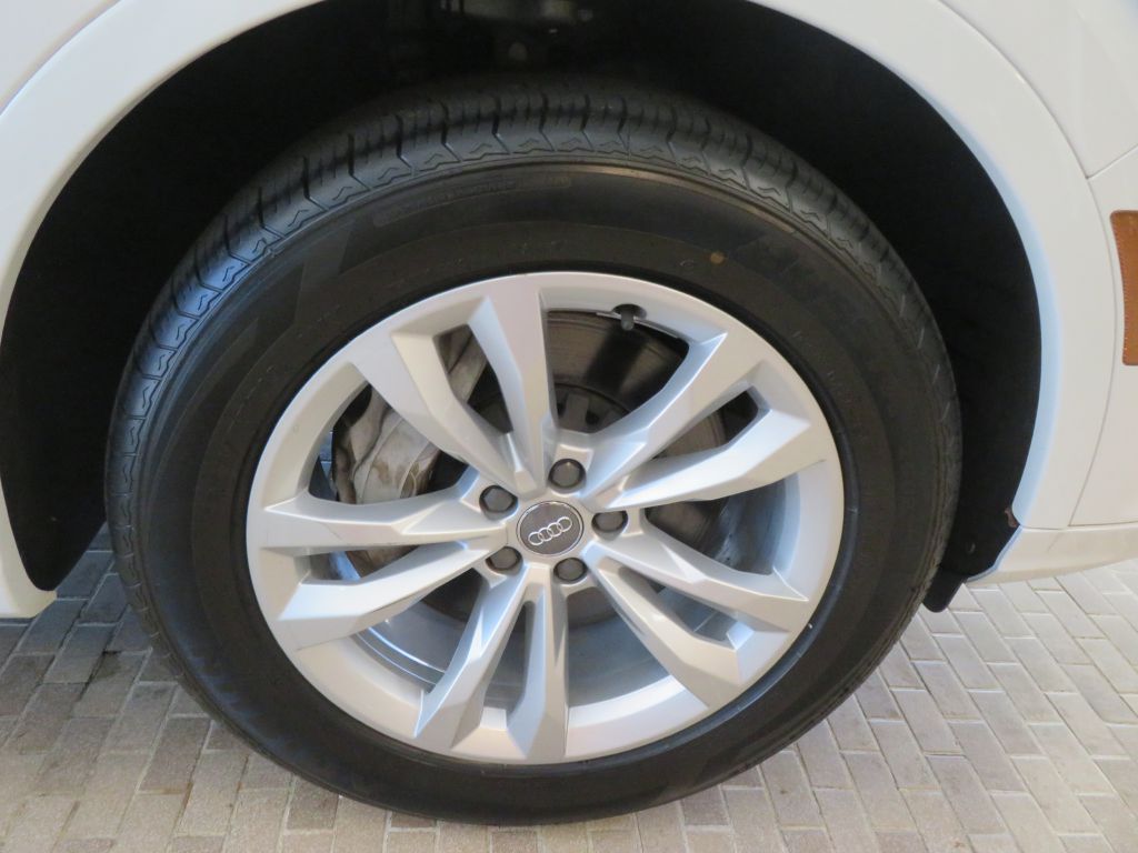 Photo 10 of this AUDI Q7