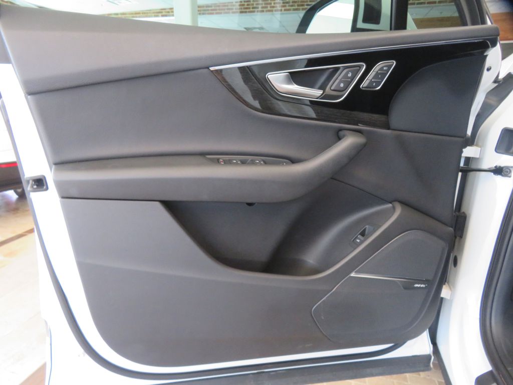 Photo 13 of this AUDI Q7