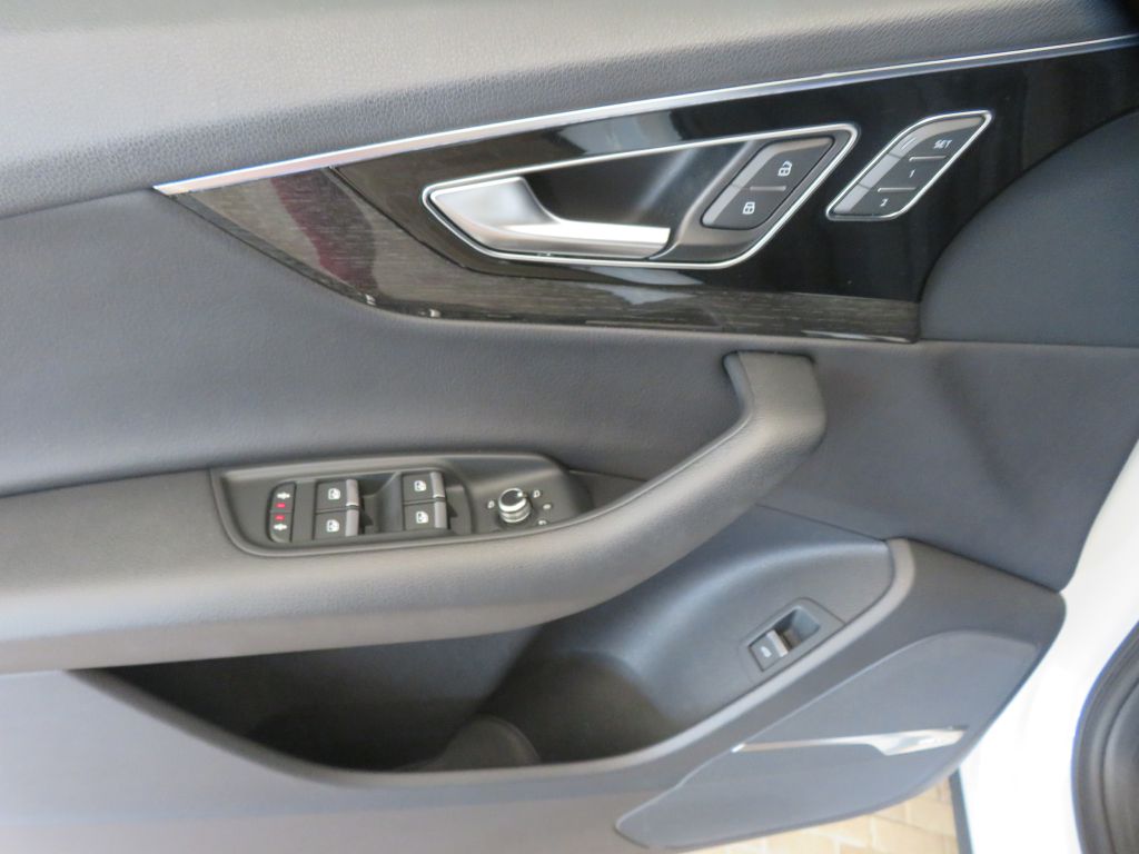 Photo 14 of this AUDI Q7