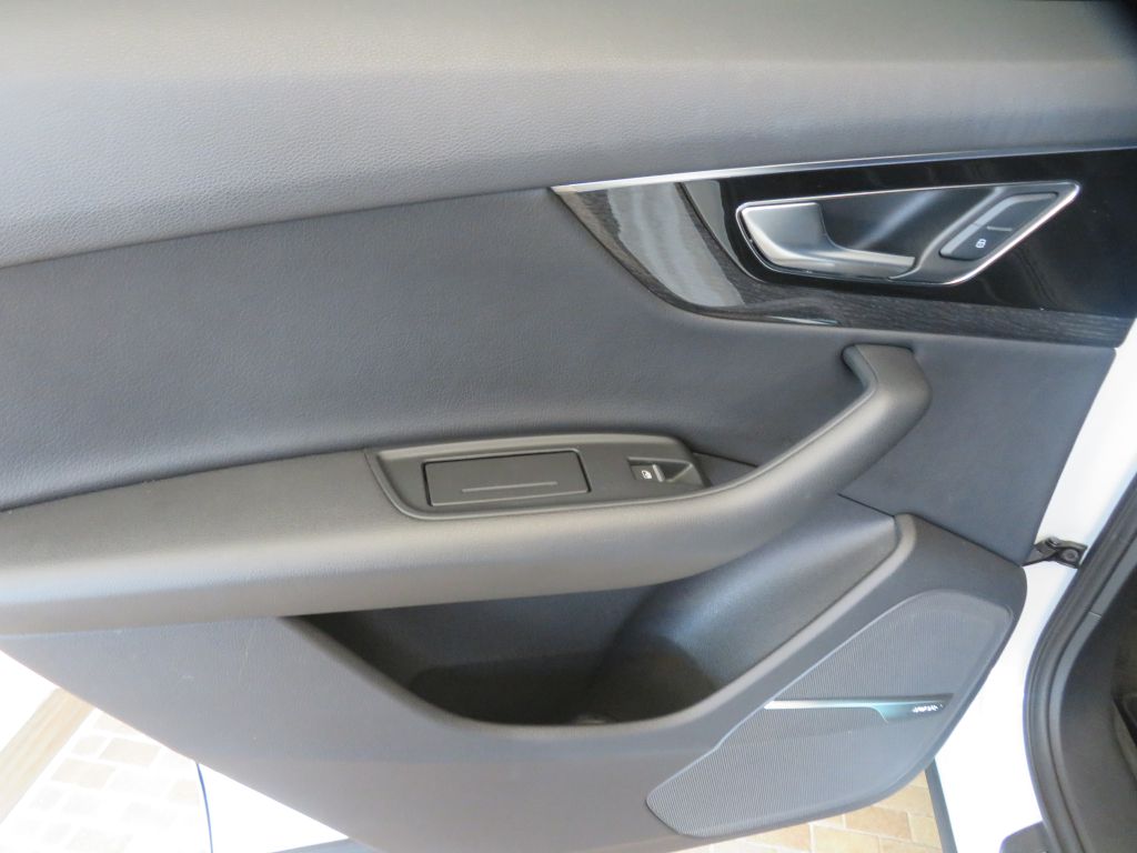 Photo 18 of this AUDI Q7
