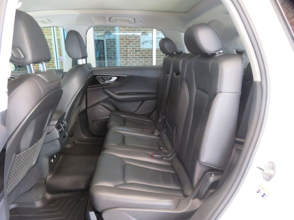 Photo 19 of this AUDI Q7