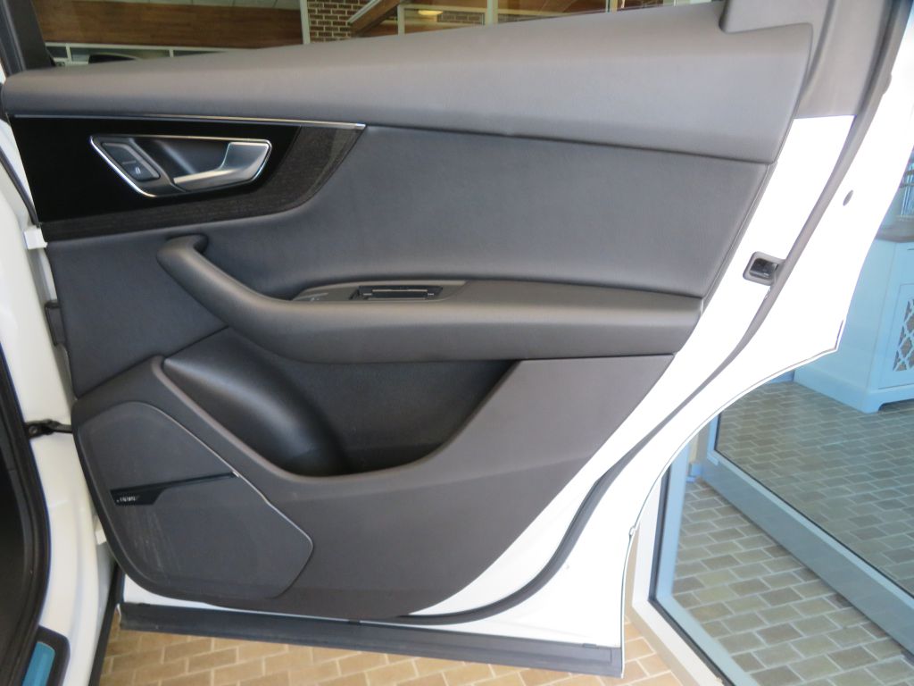 Photo 21 of this AUDI Q7