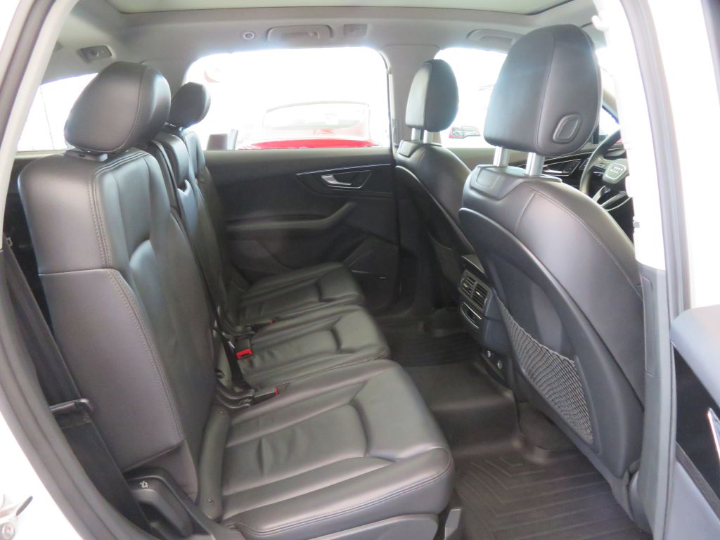 Photo 23 of this AUDI Q7