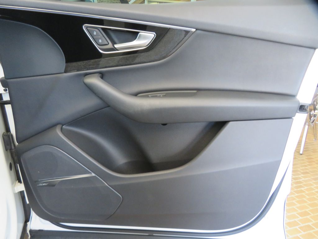 Photo 25 of this AUDI Q7