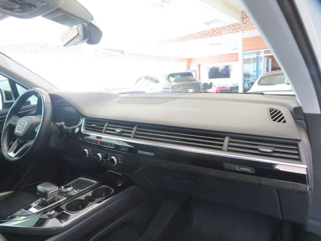 Photo 30 of this AUDI Q7