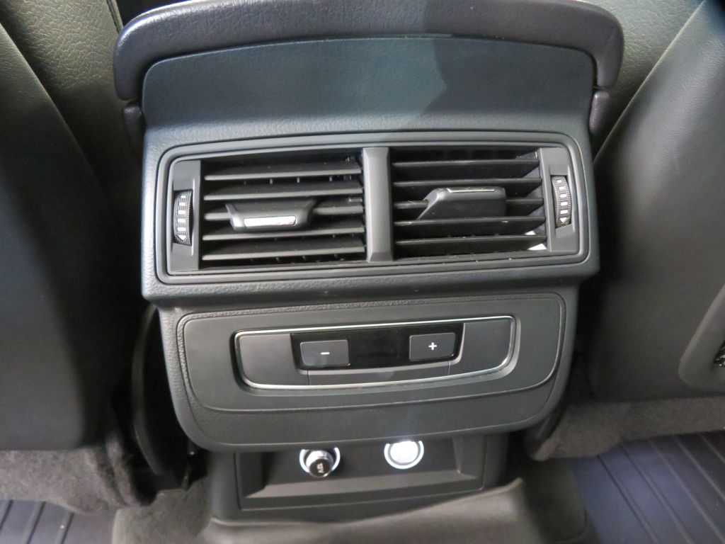 Photo 56 of this AUDI Q7