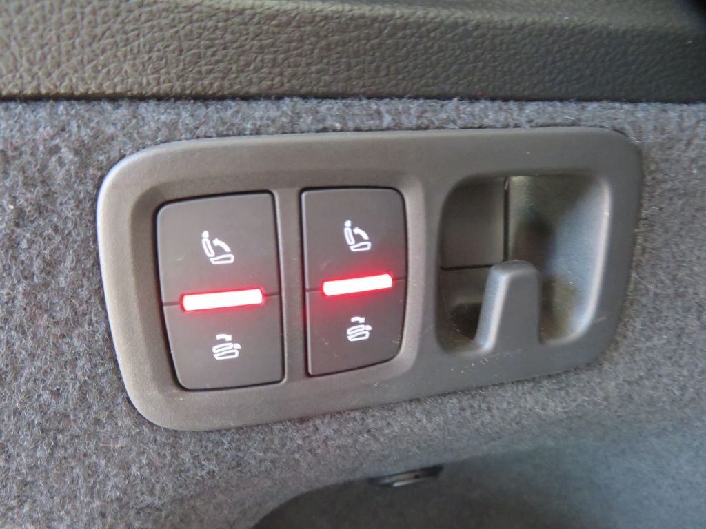 Photo 58 of this AUDI Q7