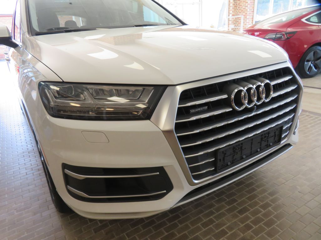 Photo 68 of this AUDI Q7