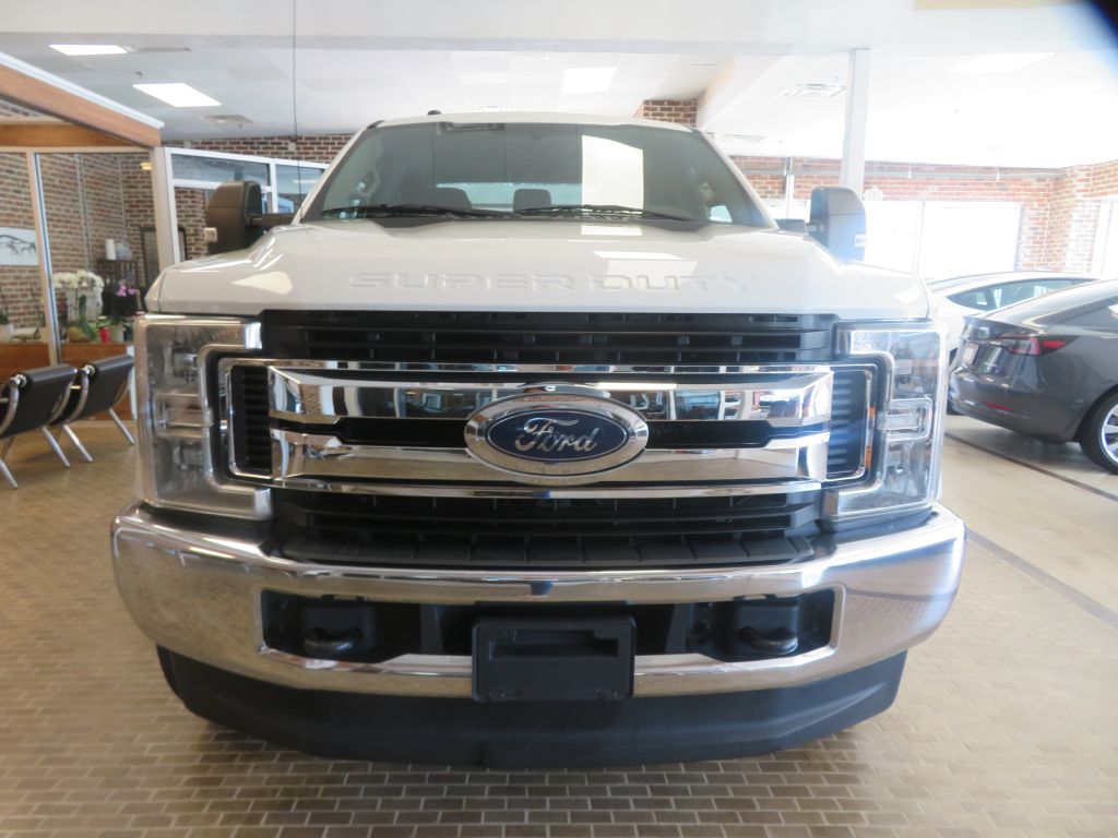 Photo 2 of this FORD F250 XLT