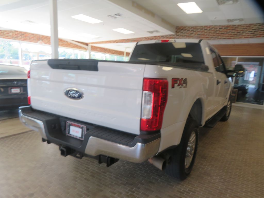 Photo 4 of this FORD F250 XLT