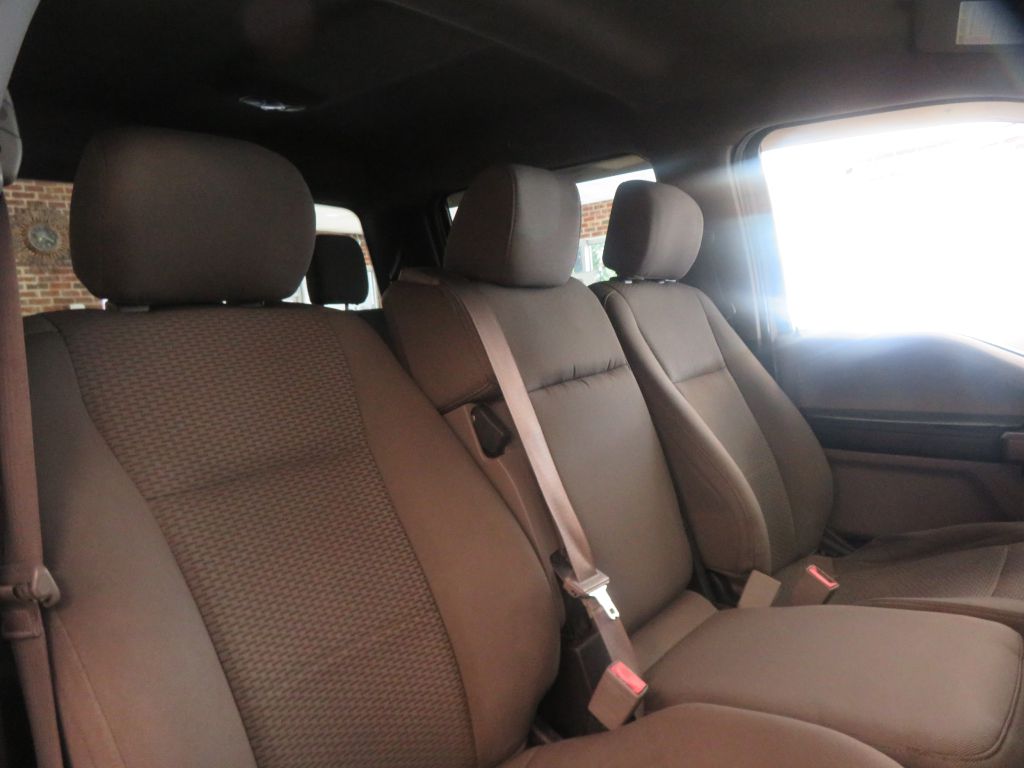 Photo 25 of this FORD F250 XLT