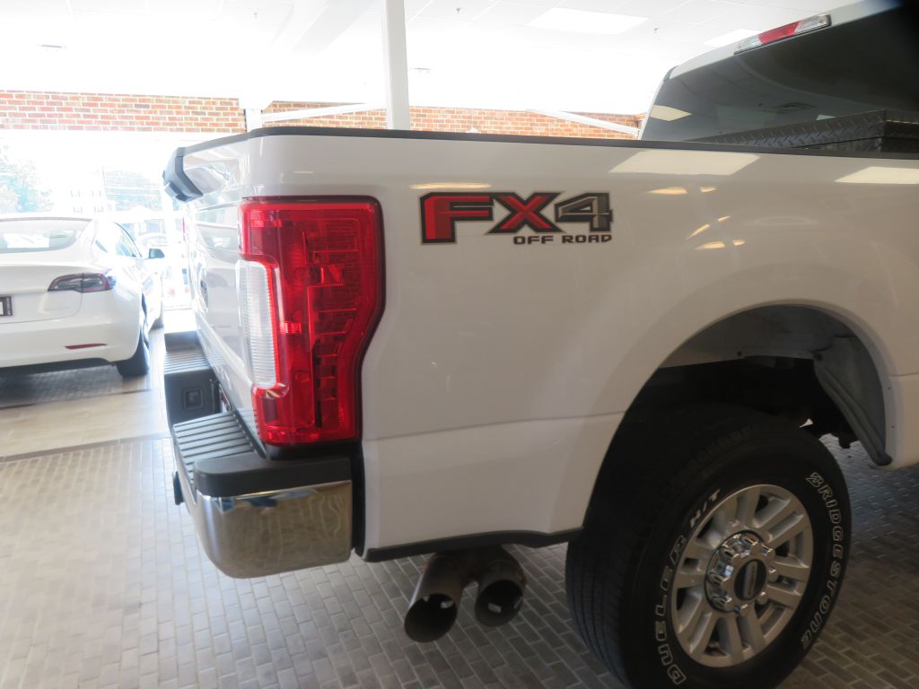 Photo 63 of this FORD F250 XLT