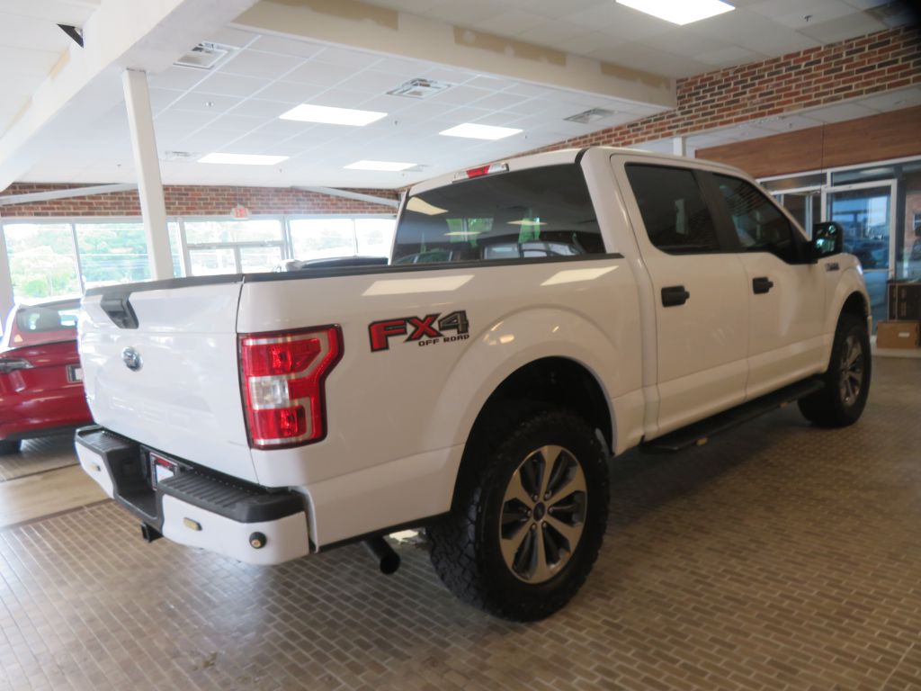 Photo 4 of this FORD F150