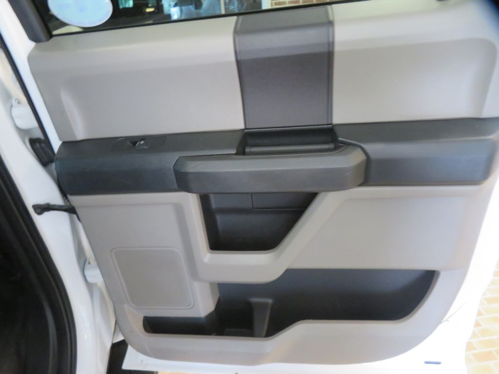 Photo 21 of this FORD F150