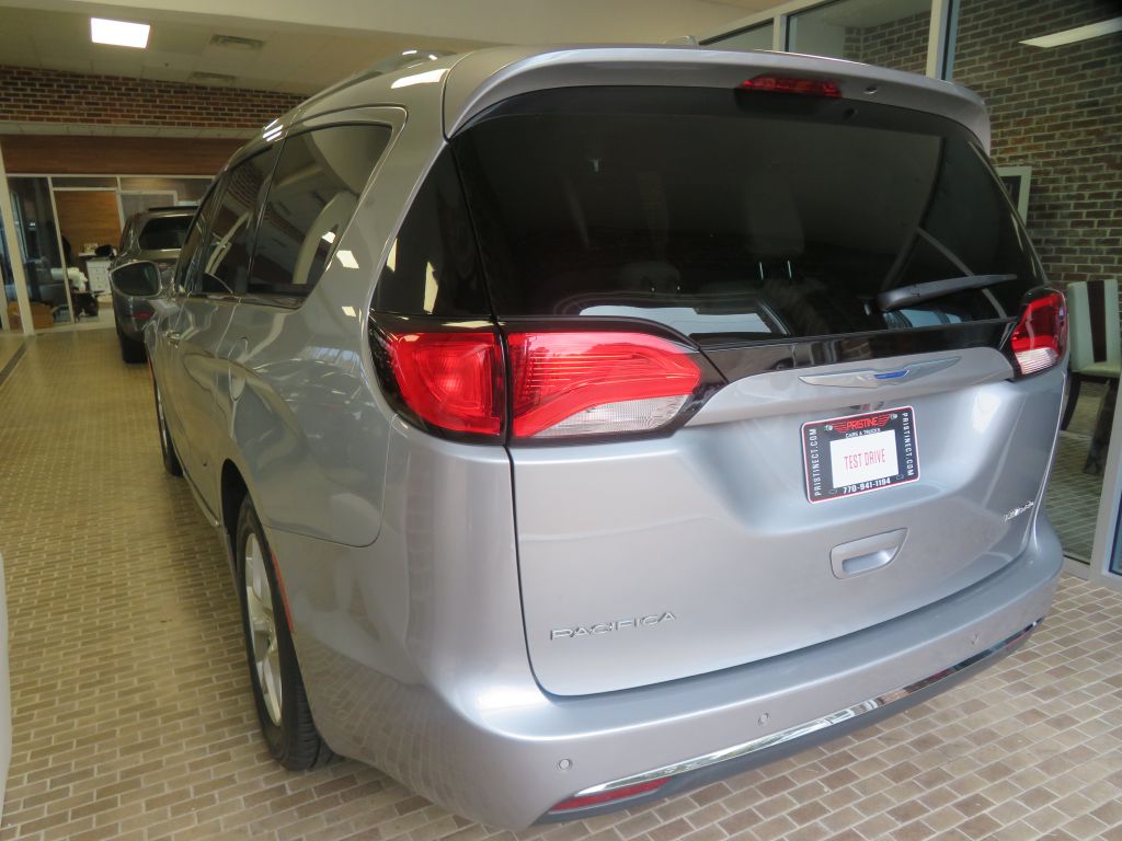 Photo 6 of this CHRYSLER PACIFICA
