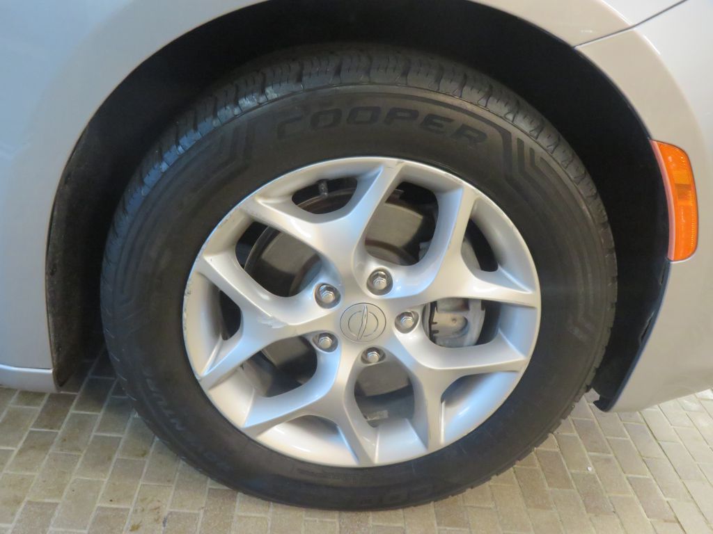 Photo 10 of this CHRYSLER PACIFICA