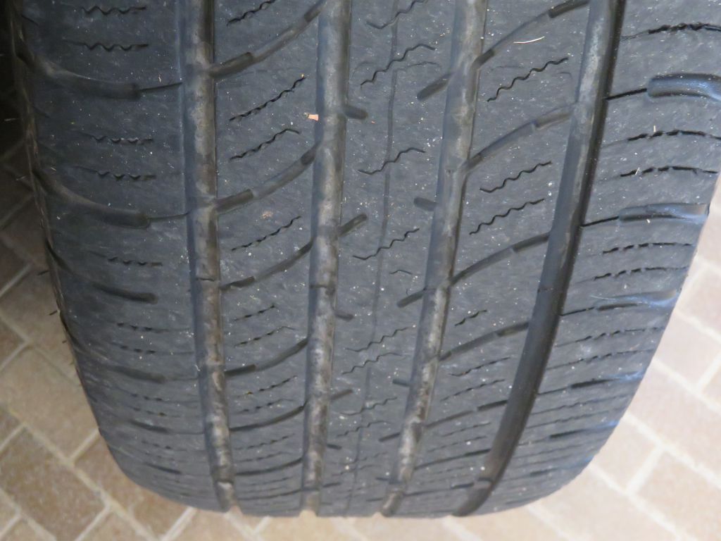 Photo 12 of this CHRYSLER PACIFICA