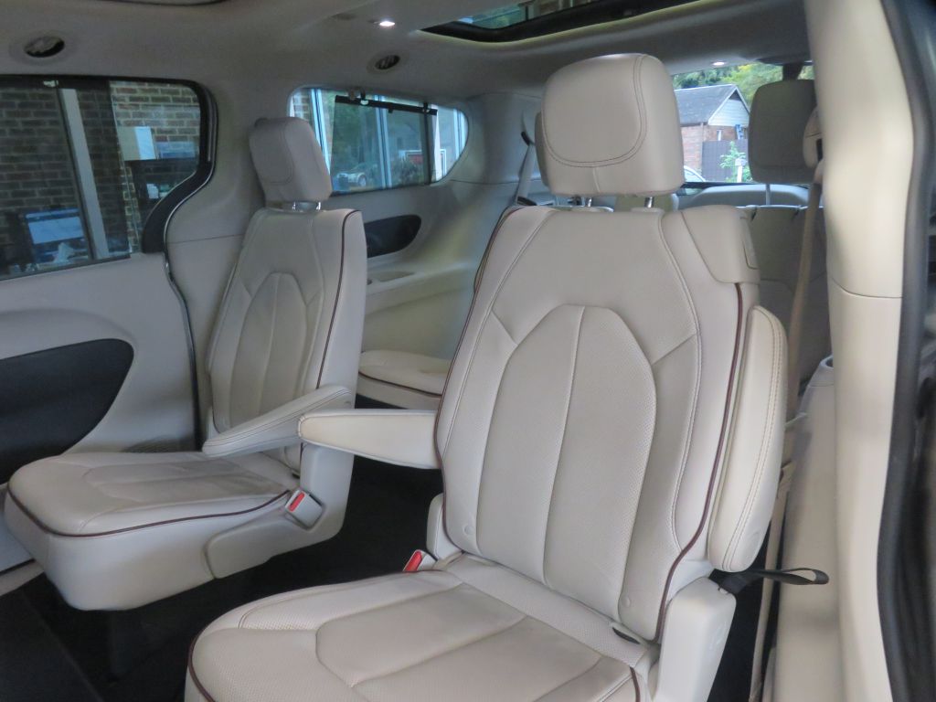 Photo 18 of this CHRYSLER PACIFICA
