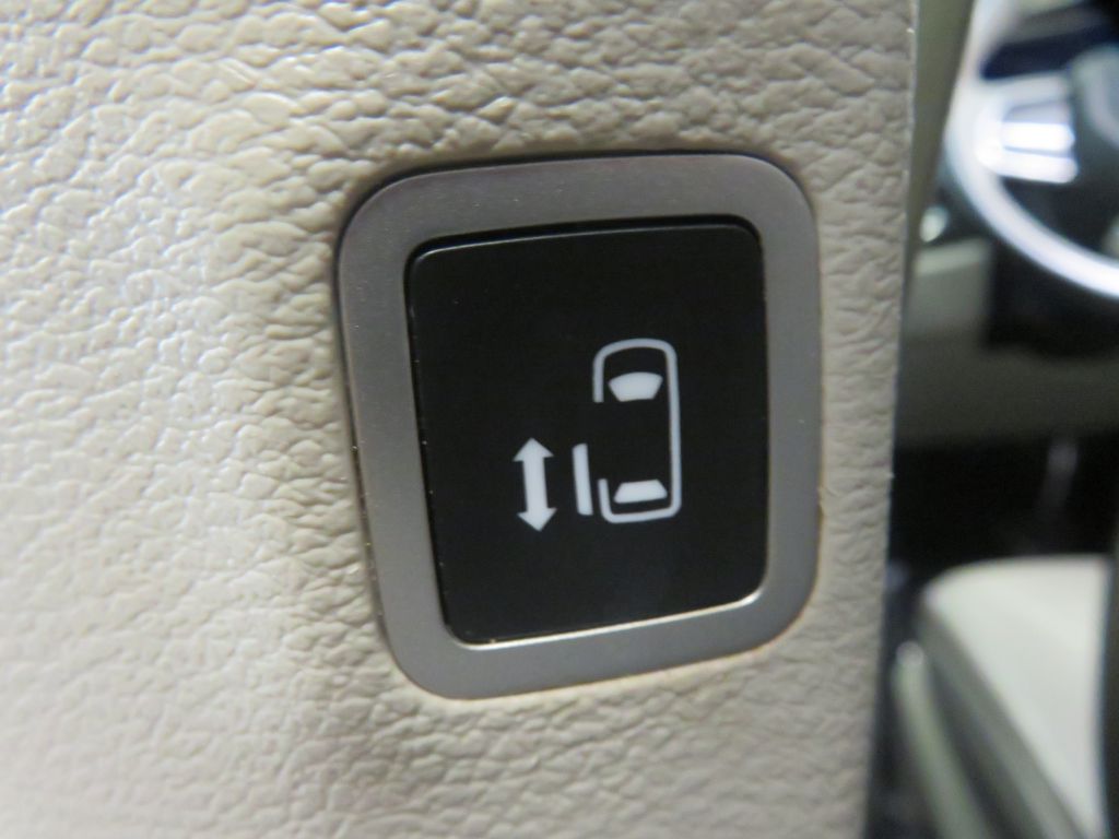 Photo 20 of this CHRYSLER PACIFICA