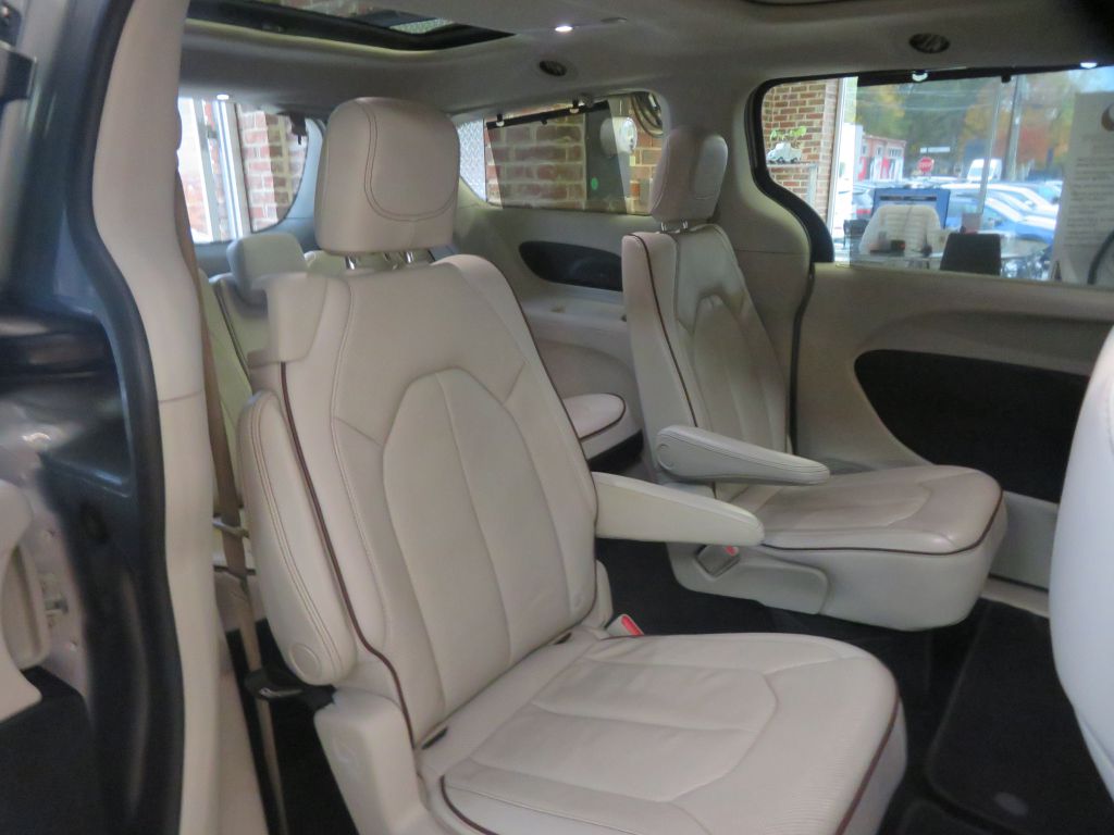 Photo 22 of this CHRYSLER PACIFICA