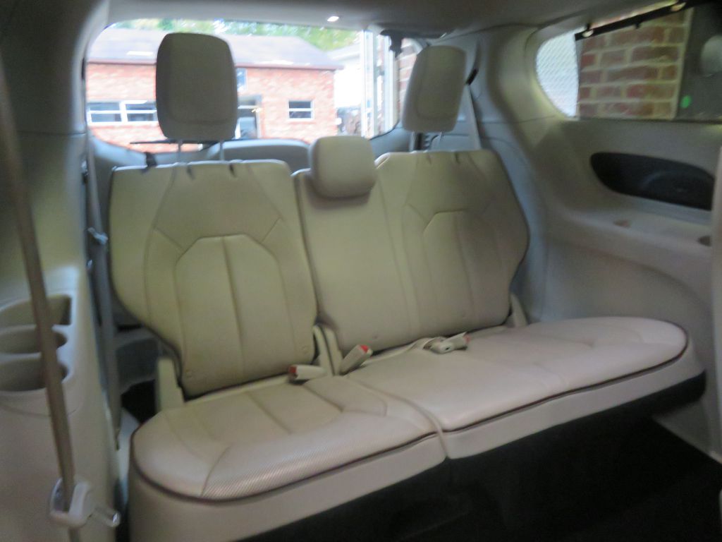 Photo 23 of this CHRYSLER PACIFICA