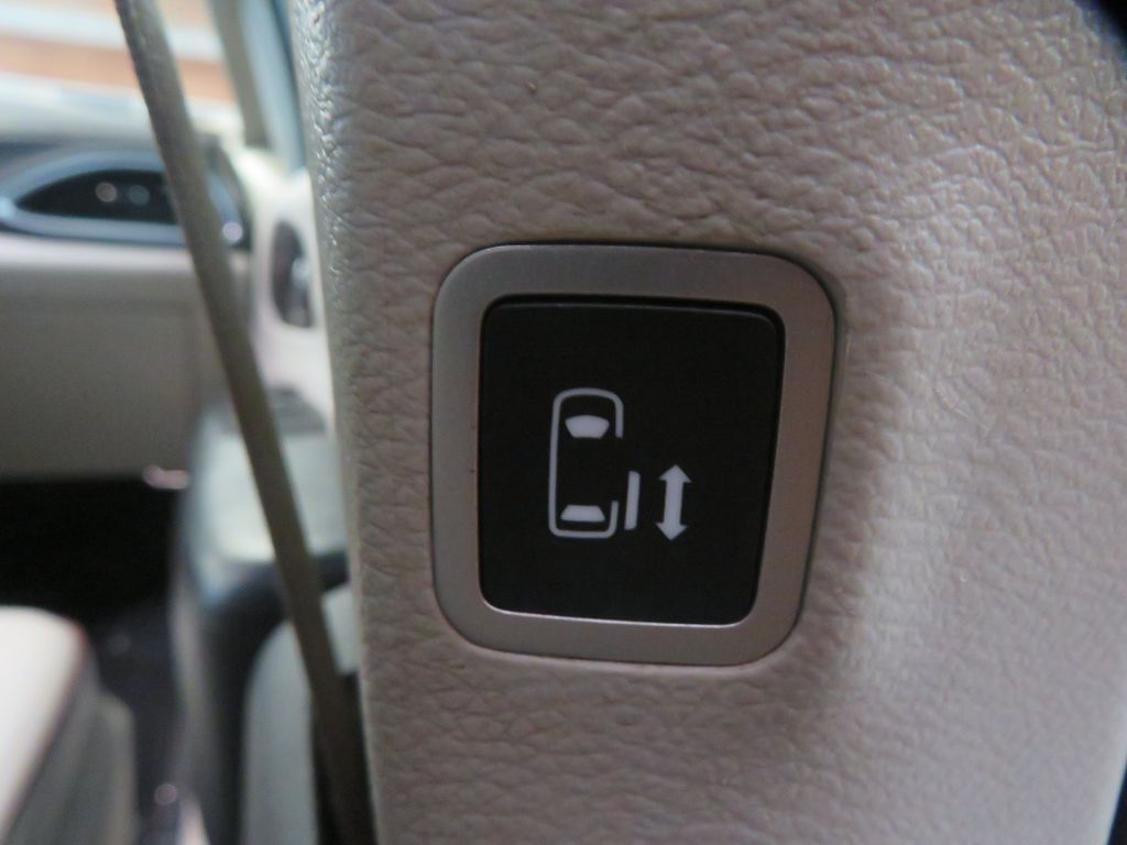 Photo 25 of this CHRYSLER PACIFICA