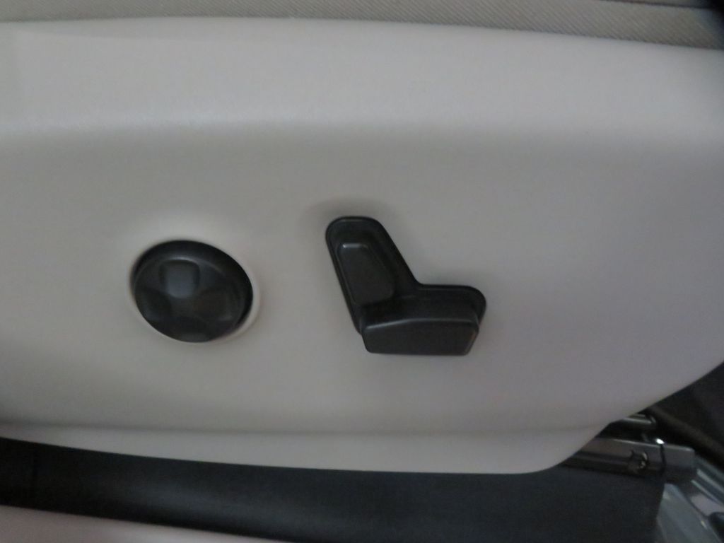 Photo 29 of this CHRYSLER PACIFICA