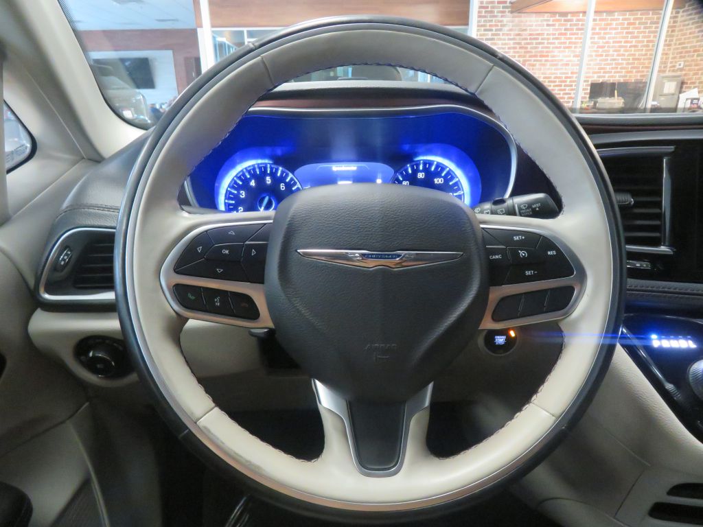 Photo 32 of this CHRYSLER PACIFICA
