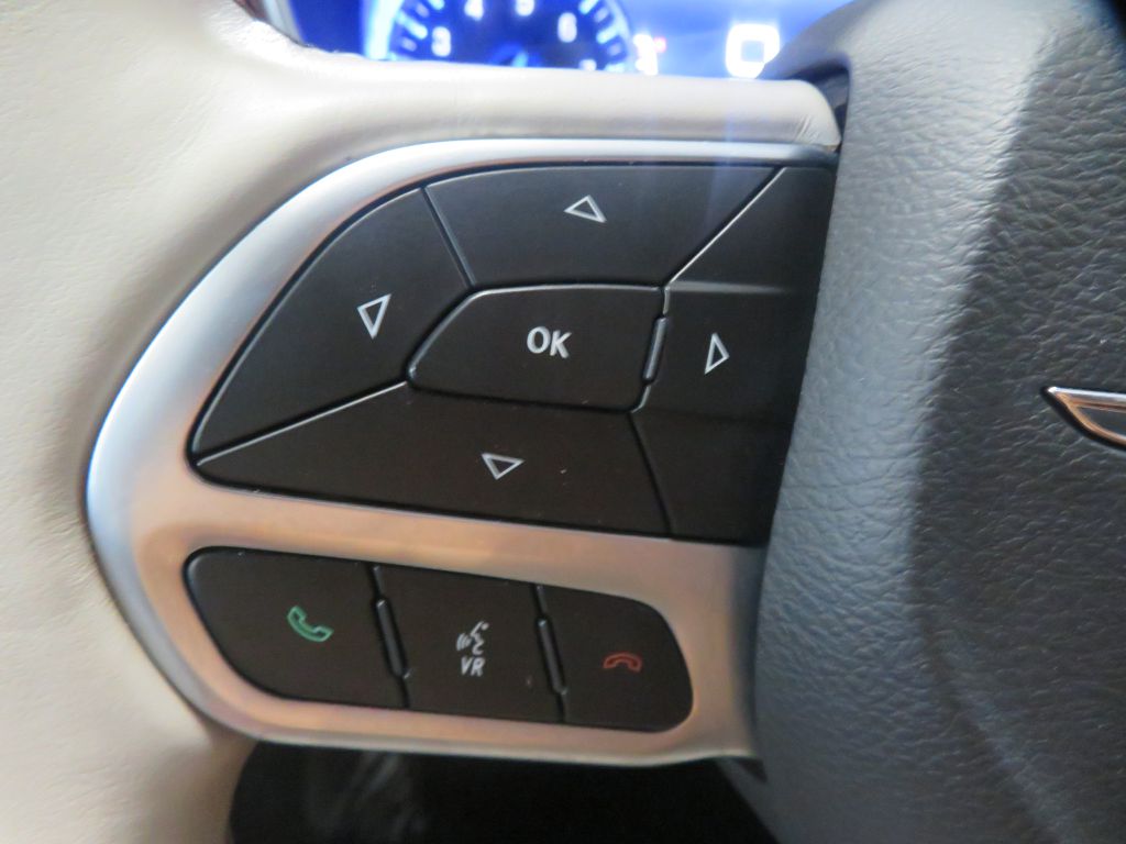 Photo 34 of this CHRYSLER PACIFICA