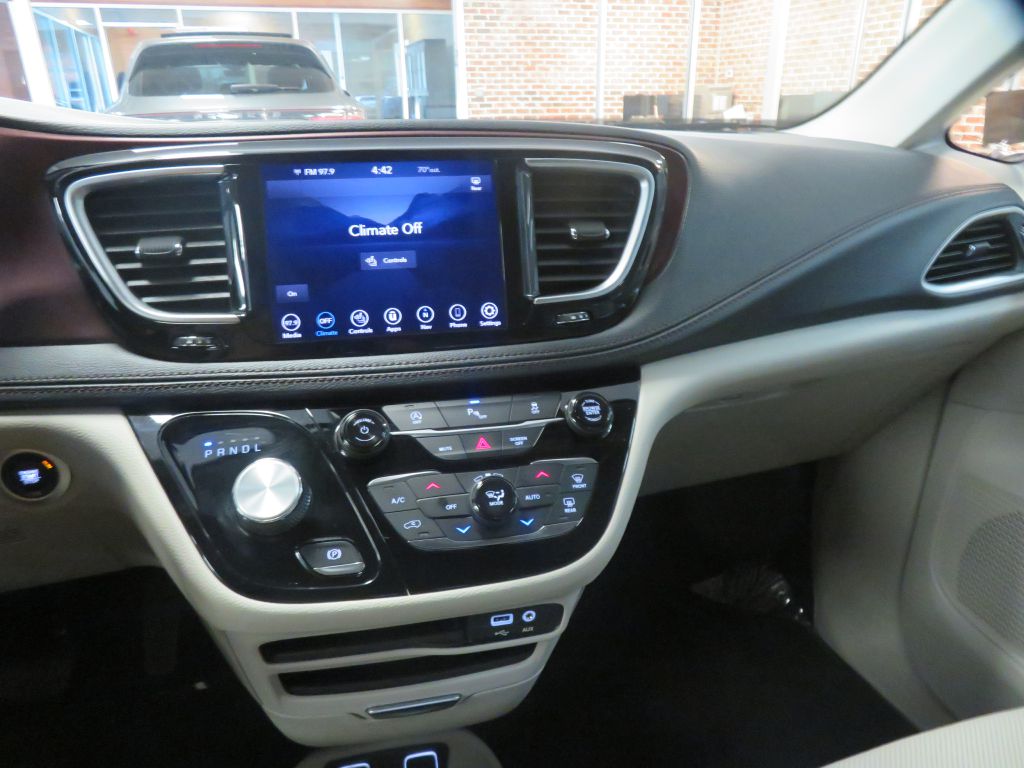 Photo 38 of this CHRYSLER PACIFICA