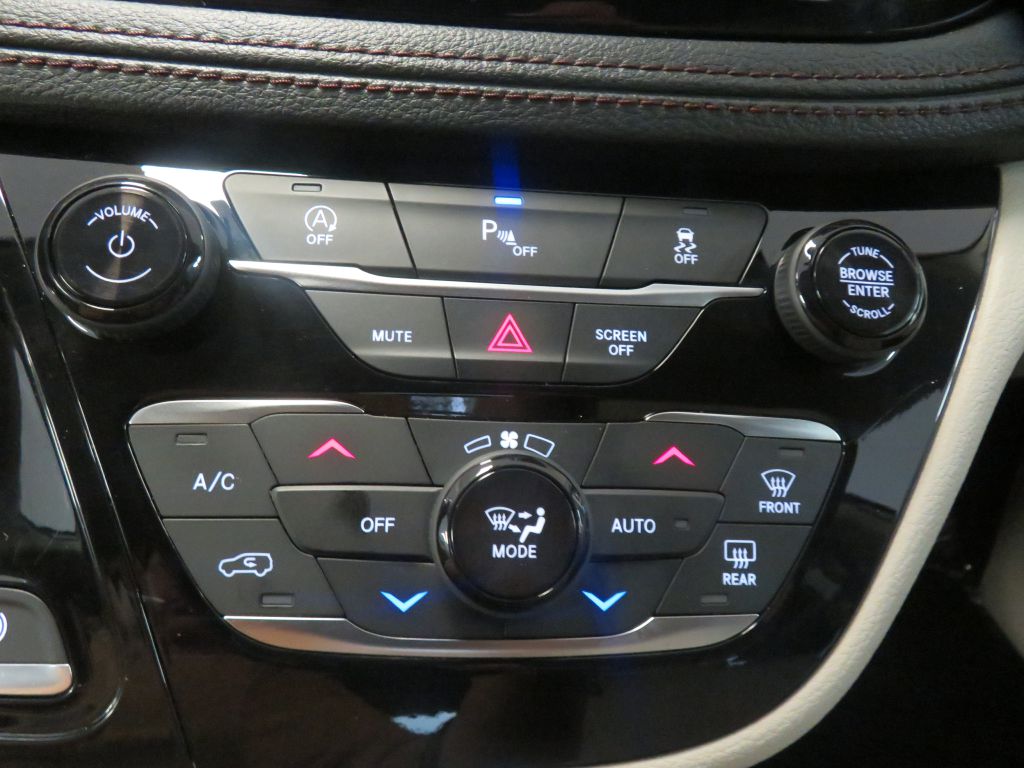 Photo 42 of this CHRYSLER PACIFICA
