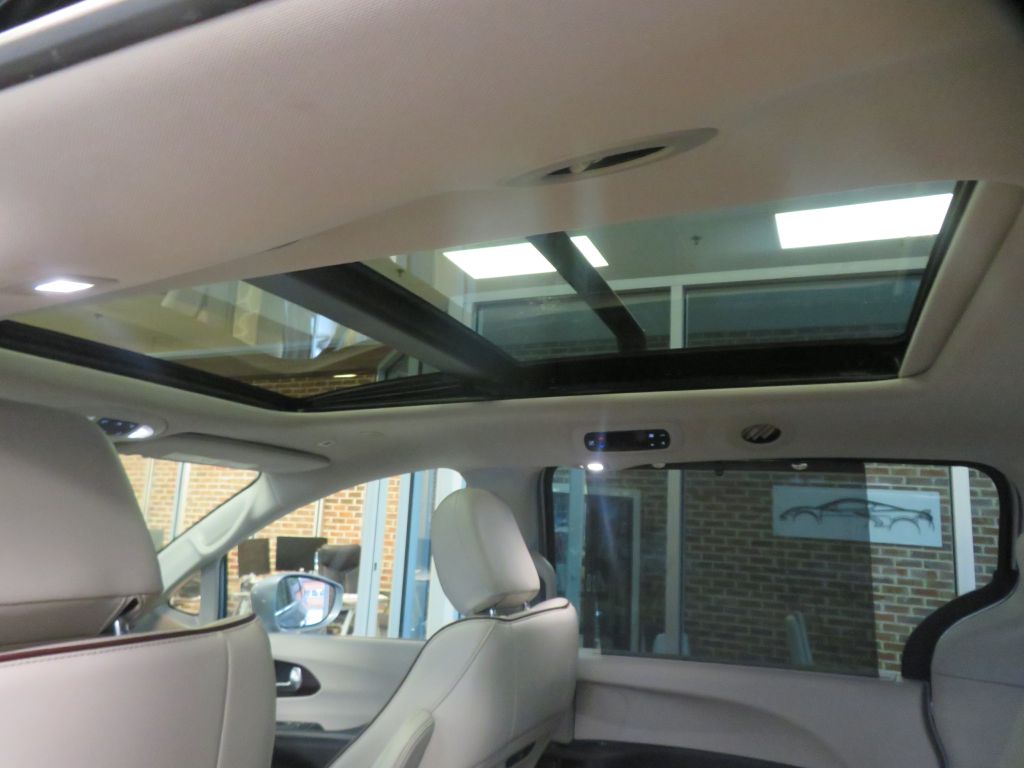 Photo 50 of this CHRYSLER PACIFICA