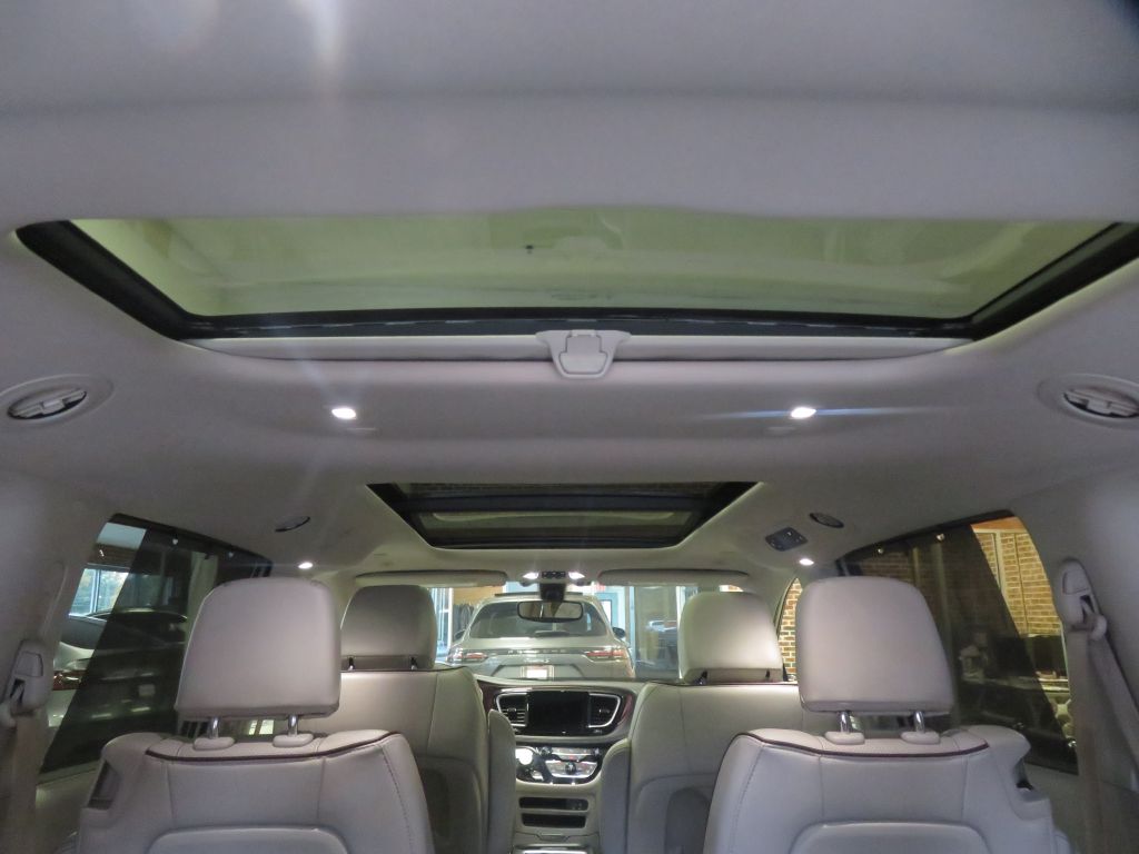 Photo 52 of this CHRYSLER PACIFICA